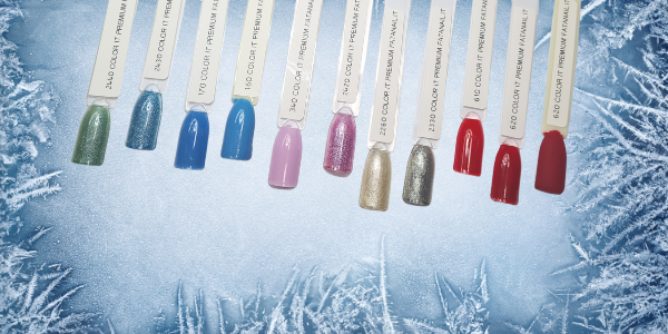 Espositore unghie colorate con sfondo glaciale azzurro.